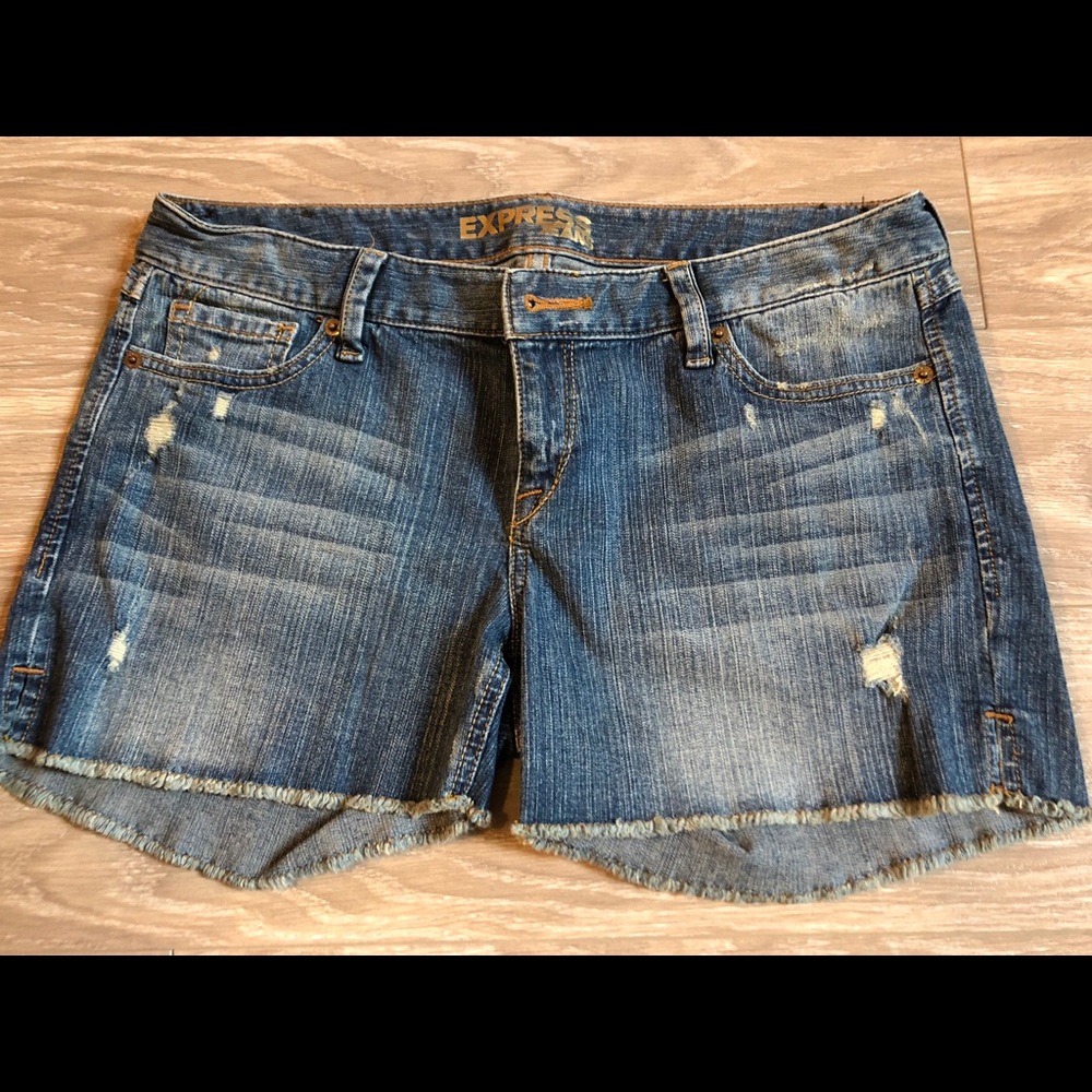 Express jean shorts, like new, size 8